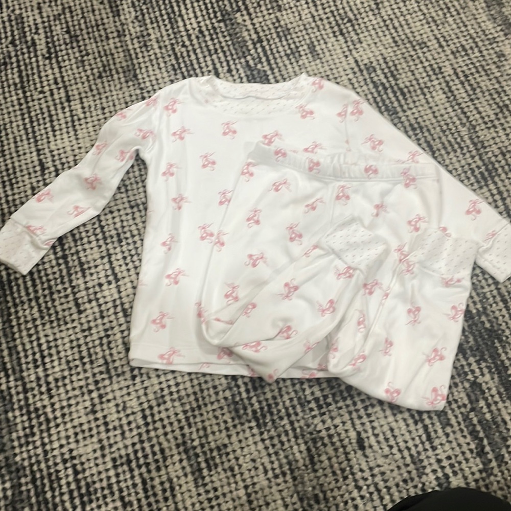 Like new kissy kissy pjs size 2
